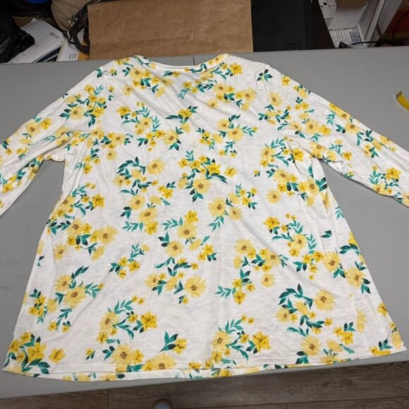 Women's 1X white & yellow flowered 3/4 sleeve shirt w/pin tucks on front. - Picture 3 of 8